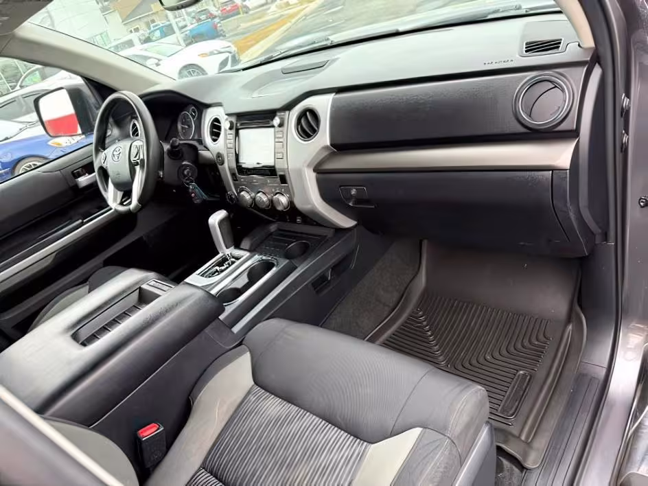 2017 Toyota Tundra - 5TFDY5F12HX656064 - Image #20