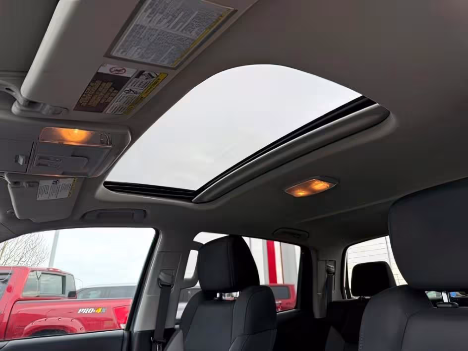 2017 Toyota Tundra - 5TFDY5F12HX656064 - Image #31